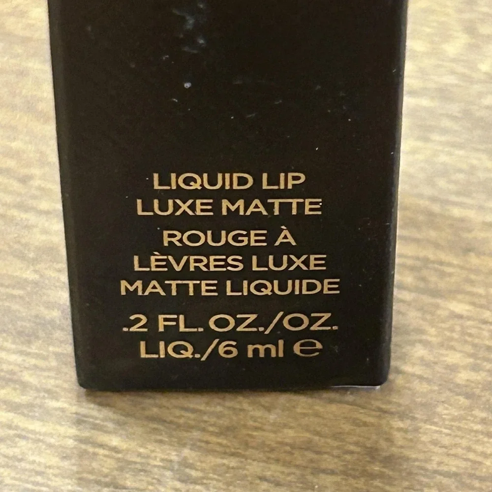 Tom Ford Liquid Lip Luxe Matte 133 Scarlet Stiletto 0.2oz 6ml‎ Red Lipstick